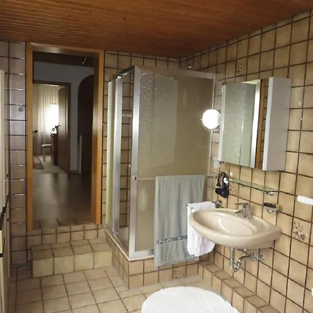 Entire House, Quiet Location, Garden, Parking Holiday home *