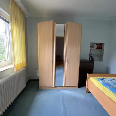 Entire House, Quiet Location, Garden, Parking * Bielefeld