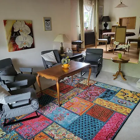Entire House, Quiet Location, Garden, Parking * Bielefeld