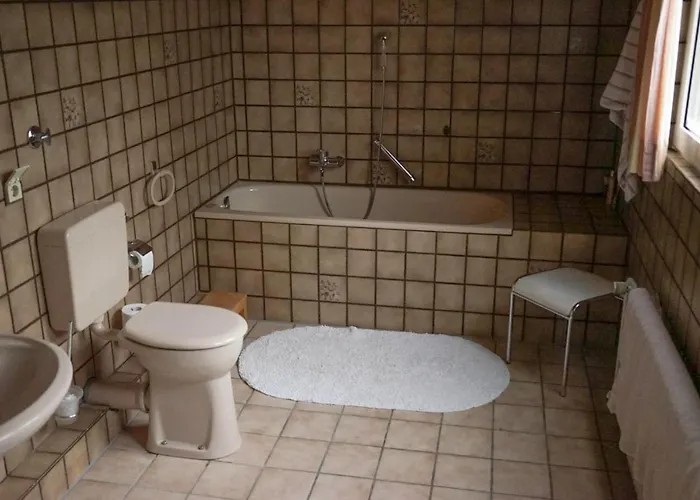 Entire House, Quiet Location, Garden, Parking * Bielefeld