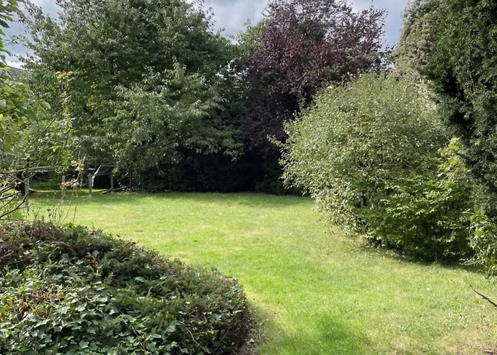 Entire House, Quiet Location, Garden, Parking Feriehus