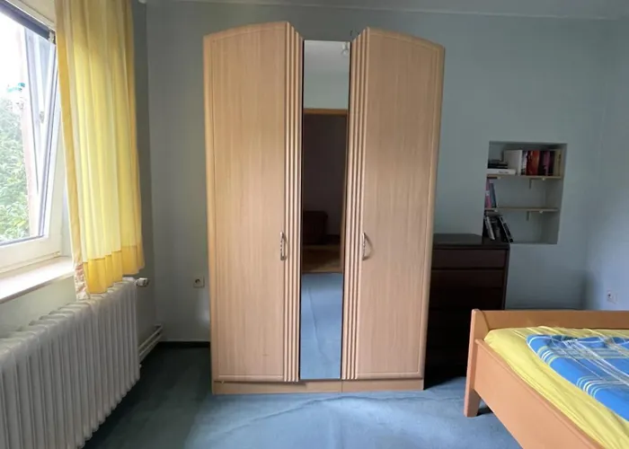 Entire House, Quiet Location, Garden, Parking * Bielefeld